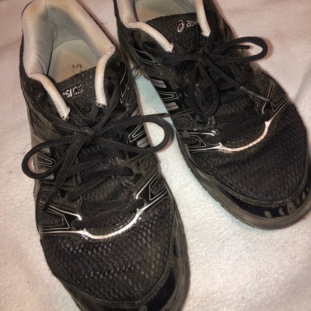 Asics volleyball shoes size 7
